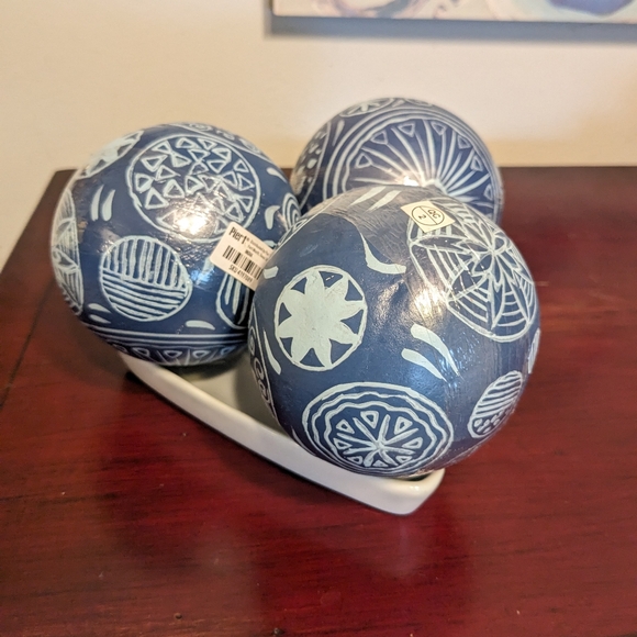 Pier 1 Imports Set Of 3 Wood Decorative Carpet Balls Hand Painted 4" Dia. NEW - Picture 8 of 12